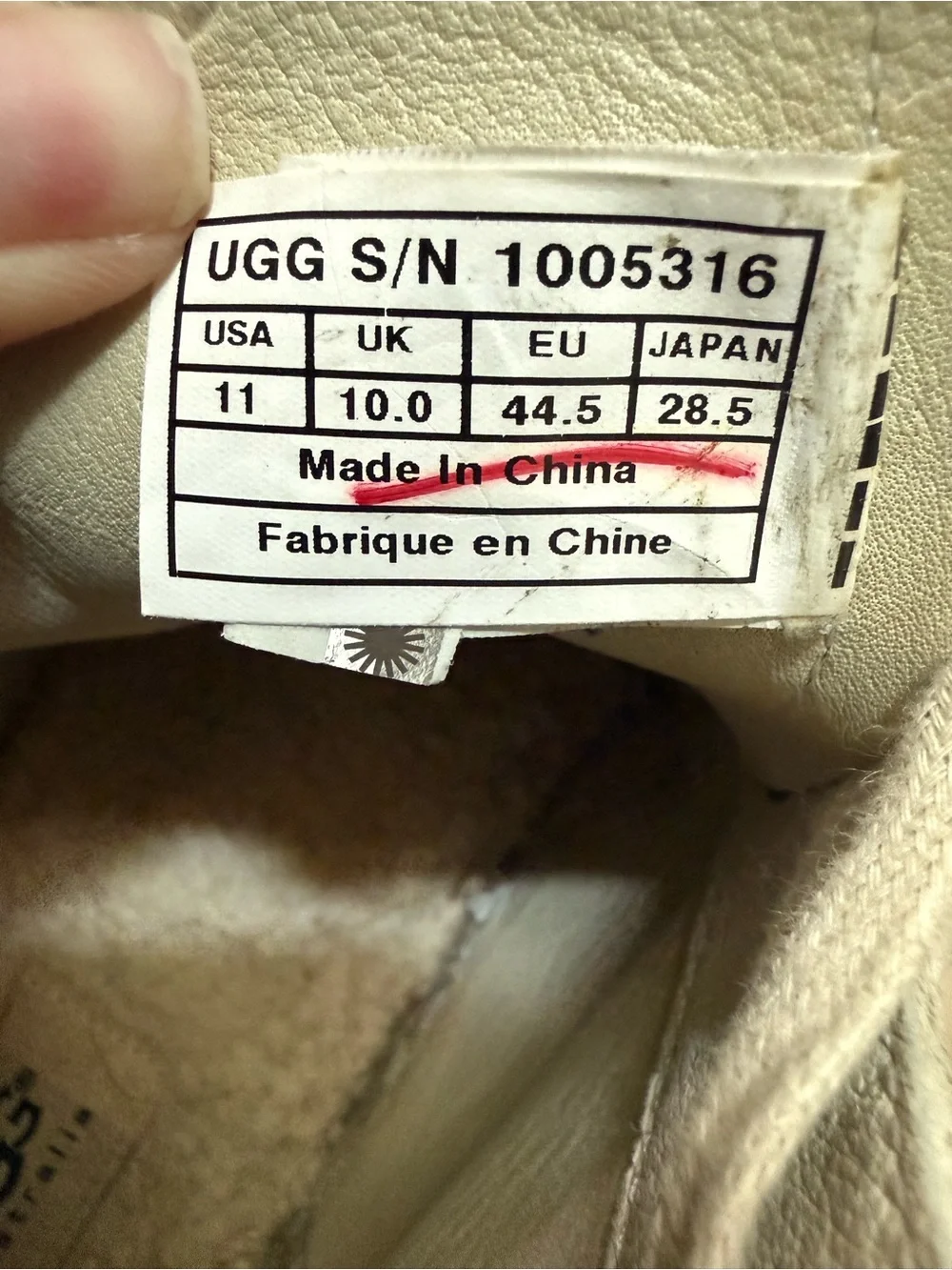 UGG Men’s Suede Chukka Boots Cream Beige Lace Up Casual Sneakers Size 11 Leather